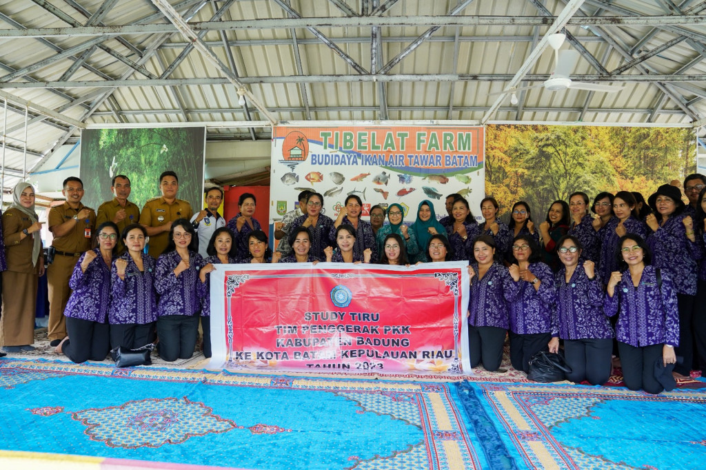 Ny. Seniasih Giri Prasta Hadiri Pasar Rakyat di Buleleng